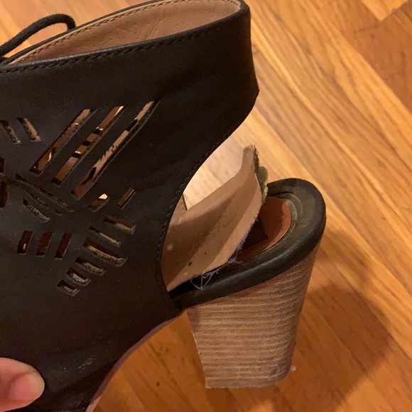 Cute lace up booties - Picture 4 of 4